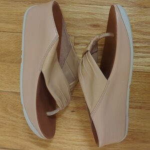 Fitflop Twiss Leather Toepost Sandals. Size 5. Gently used